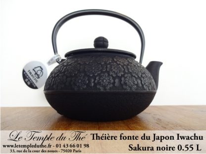 Théière en fonte du Japon IWACHU modèle Sakura noire